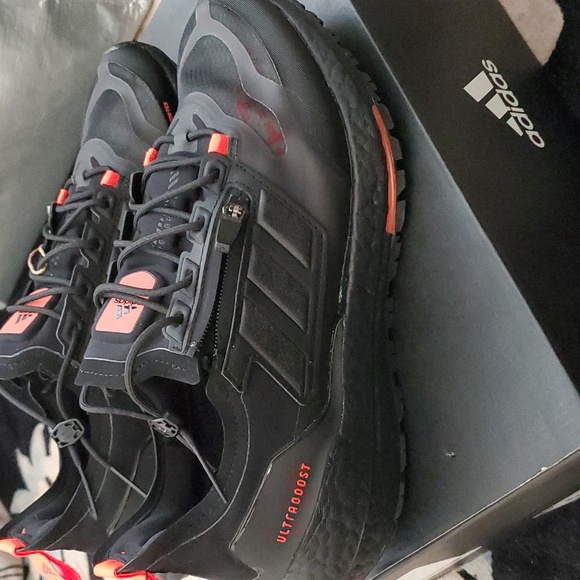 Adidas UltraBoost 21 Gore Tex Carbon Black Solar Red. New in Box Mens size 6.5 - Picture 2 of 5